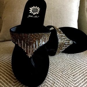 Pair yellow box thong sandals